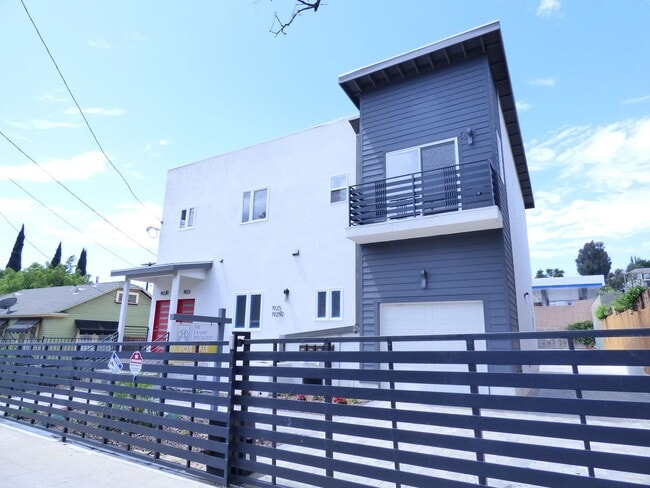 Primary Photo - 1923 Holly Dr