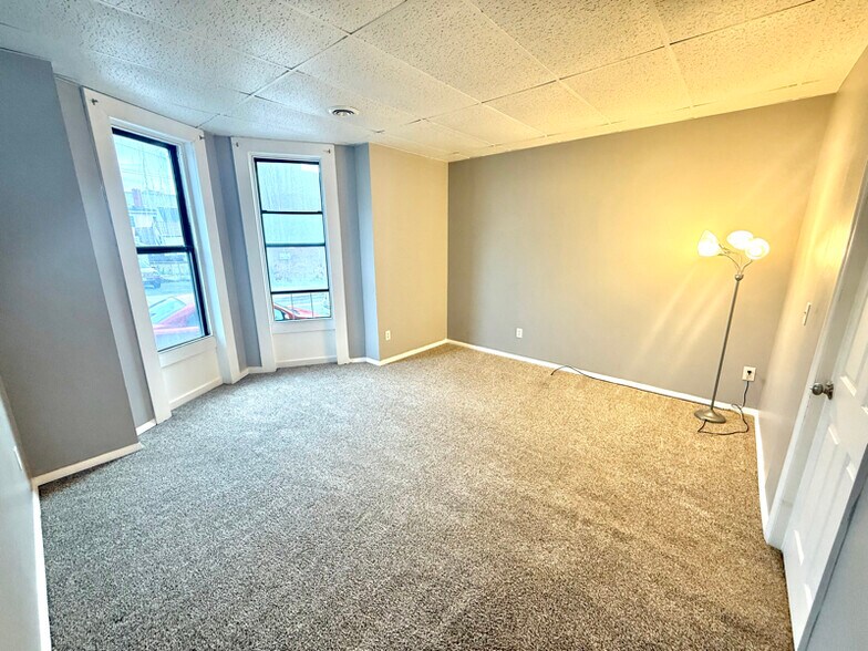 Building Photo - 1 Russell Pl