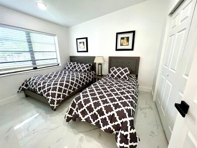 Building Photo - 12805 NW 6th Ave