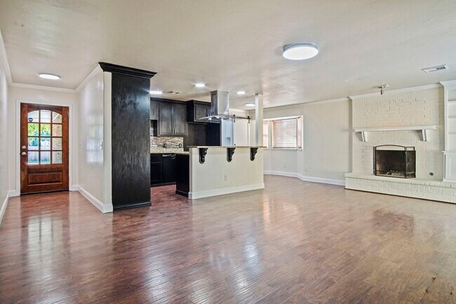 Building Photo - 625 Hawthorne Pl
