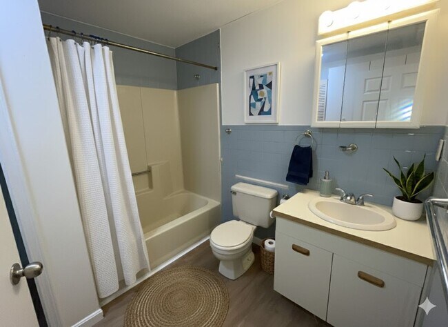 Building Photo - 34 Newhall St