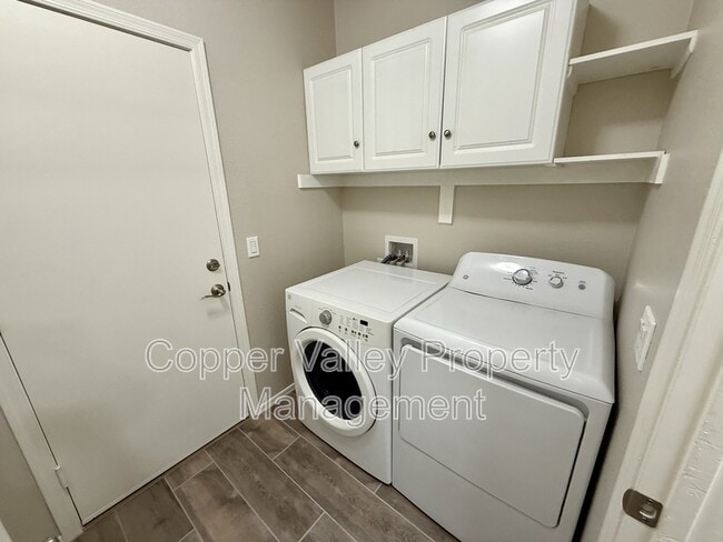 Building Photo - 4029 W Hackamore Dr