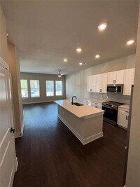 Building Photo - 111 Town Pl