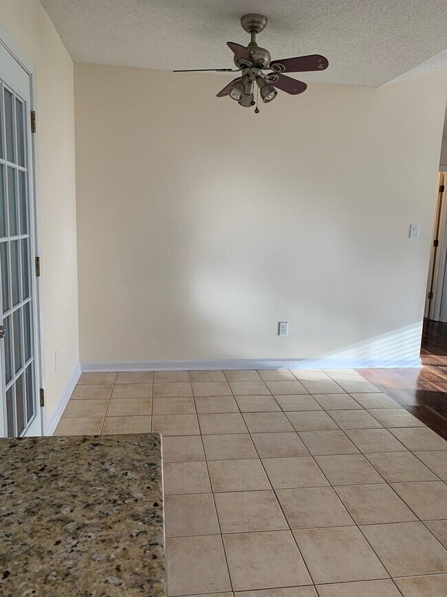Building Photo - Charming 4BR House in Hampton