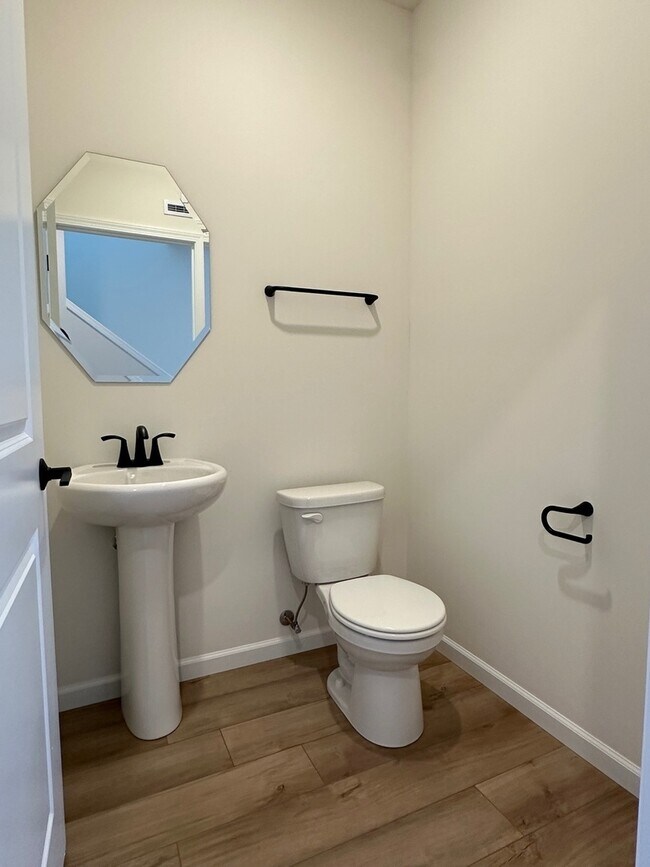 Building Photo - 5955 Hawkweed Dr