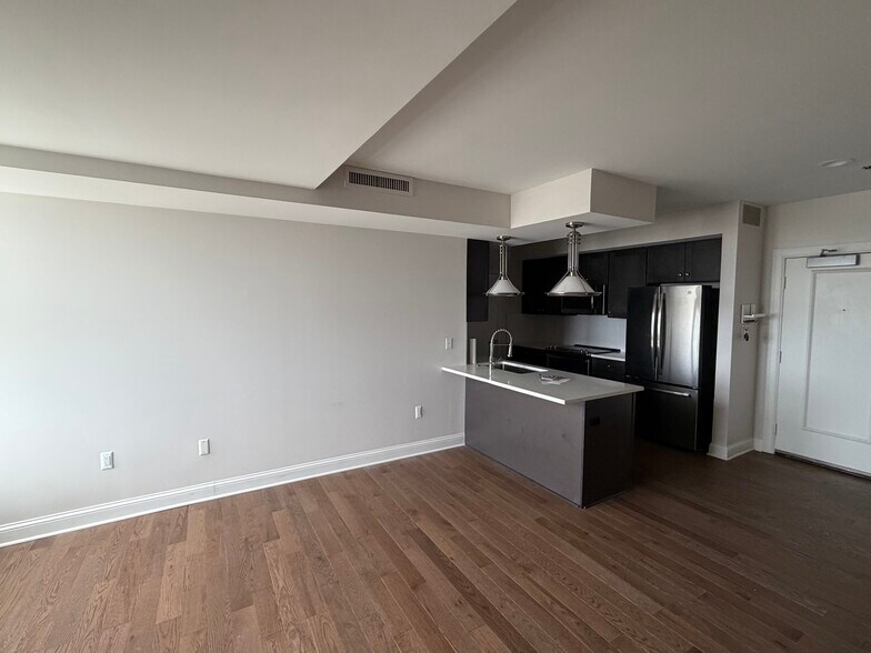 Building Photo - 525 W Lafayette Blvd