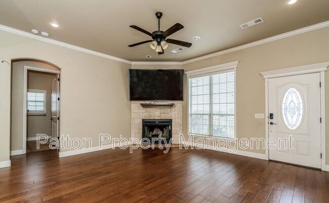 Building Photo - 7900 Shreveport Dr