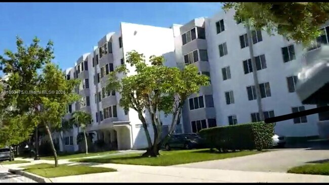 Building Photo - 250 180th Dr
