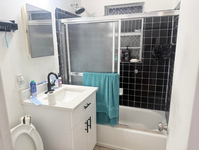 Building Photo - 1110 N Sapodilla Ave