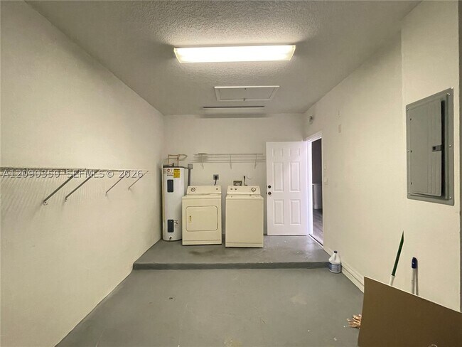 Building Photo - 1178 NE 32nd Ave