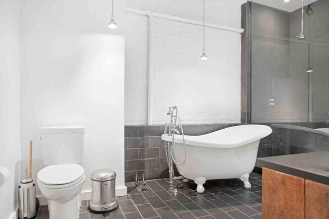 Building Photo - 25 Peck Slip