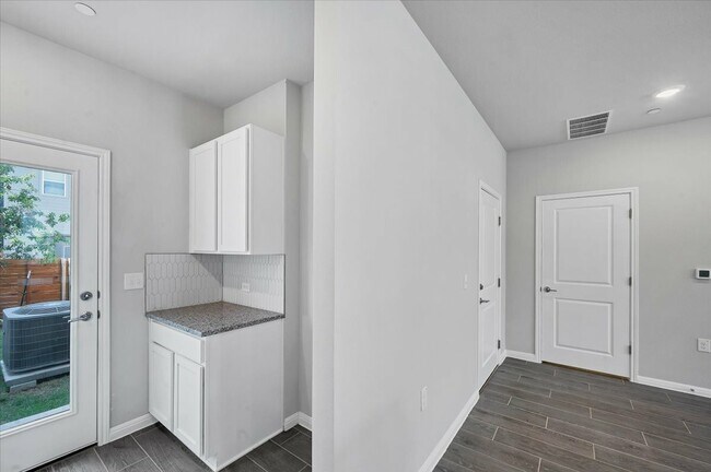 Building Photo - 9015 Cattle Baron Path