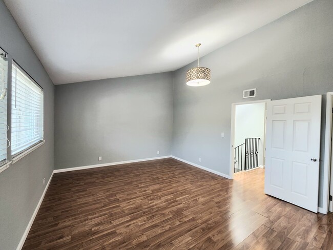 Building Photo - Spacious 4 bedroom in Foster City