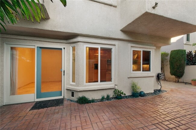 Building Photo - 30 St Michael