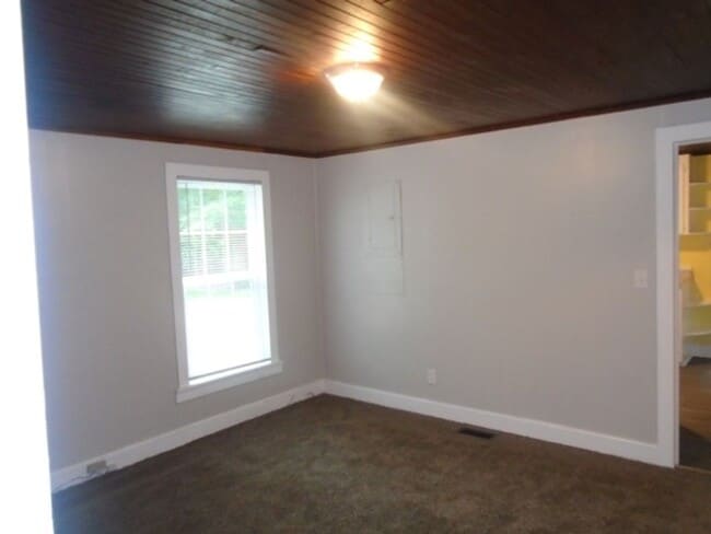 Building Photo - Plenty of Space in Hope Mills! $1050/month!