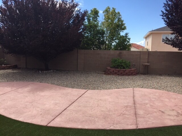Building Photo - 3 Bedroom, 2 Bathroom Home near Unser & La...