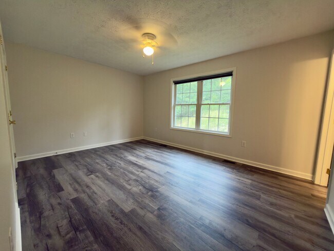 Building Photo - 104 Willow Trail
