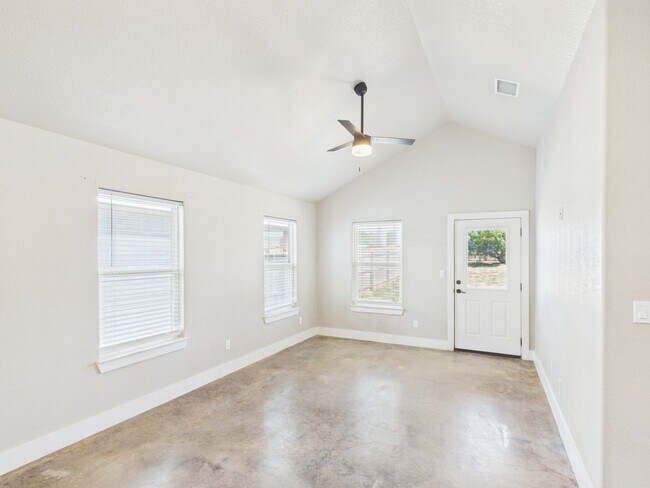 Building Photo - 124 Feather Way