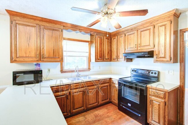 Building Photo - 71 Michaels Woods Dr