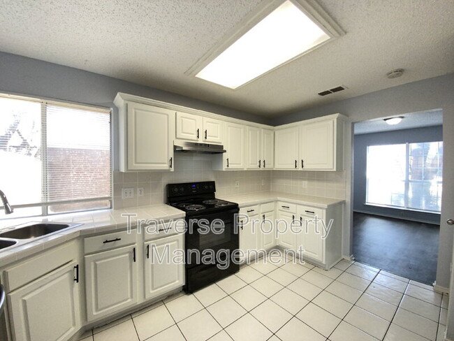 Building Photo - 5204 Vista Verde Dr