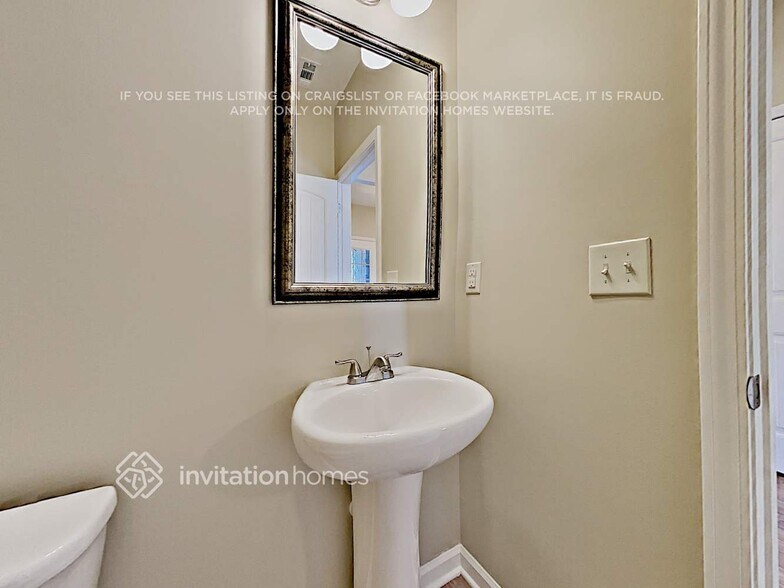 Building Photo - 348 Silverwood Dr