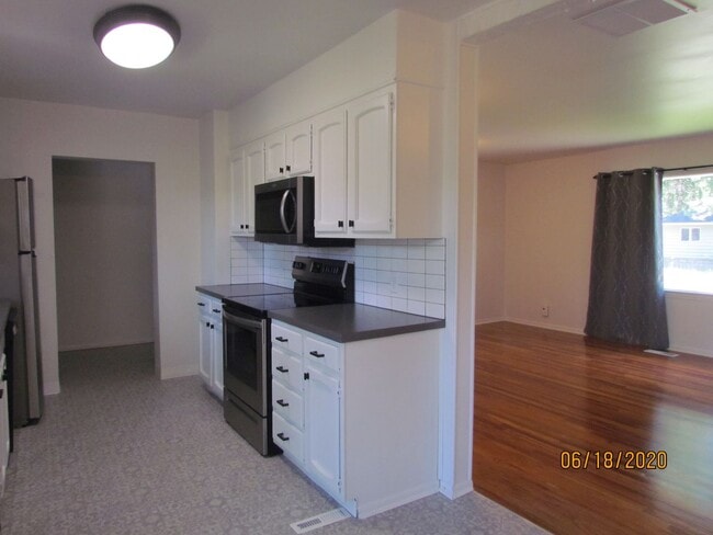 Building Photo - Roommate Needed for 3 Bed Home Close to Bo...