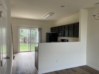 Building Photo - Spacious Duplex close to schools and shopping. Move in mid-June