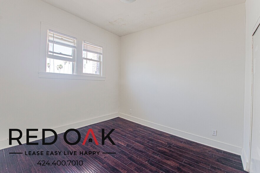 Building Photo - 537 S Kenmore Ave