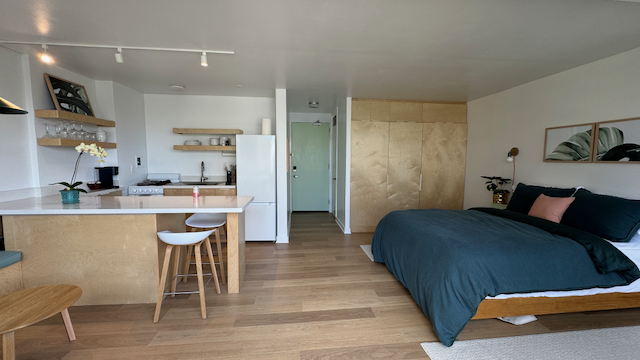 Generous living and sleep spaces - 445 Kaiolu St