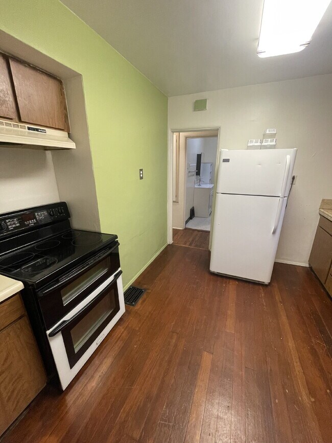 Building Photo - Cute 2 BR 1 BA Home in Midtown!