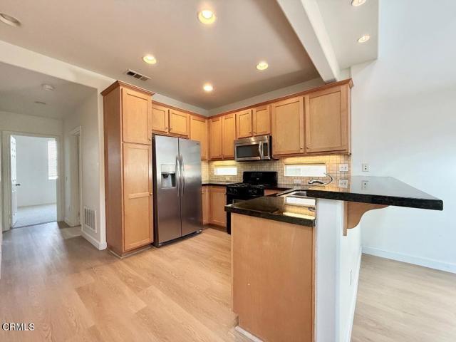 Building Photo - 533 E Port Hueneme Rd