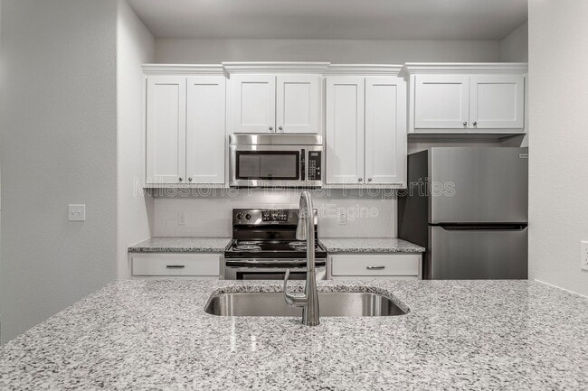 Building Photo - 2405 N Hickory St