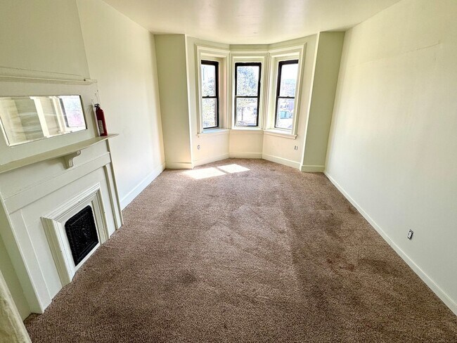 Building Photo - 491 Meadow St