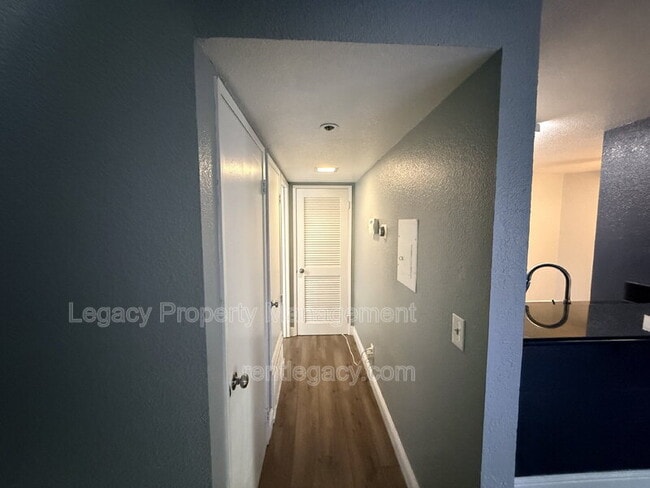 Building Photo - 1019 Dornajo Way