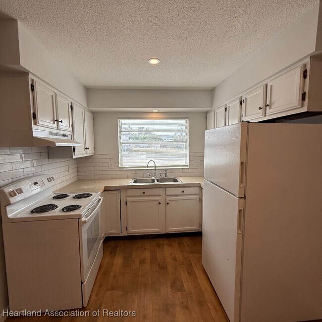 Building Photo - 317 E Main St