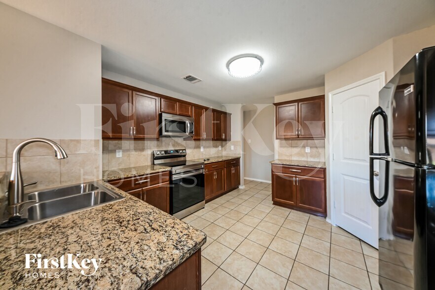 Building Photo - 2803 Englenook Dr
