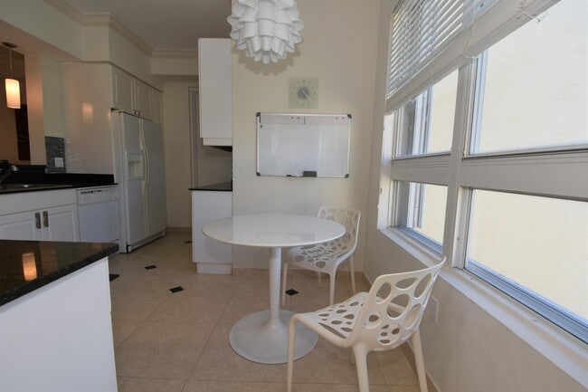 Building Photo - 707 Crandon Blvd