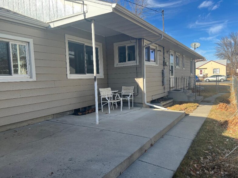 Building Photo - 1235 10th St W