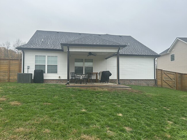 Building Photo - 513 Burgess CT