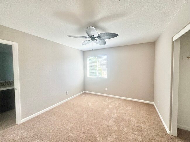 Building Photo - 72 Crystalwood Cir