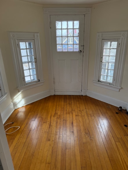 Building Photo - 111 Sycamore Ave