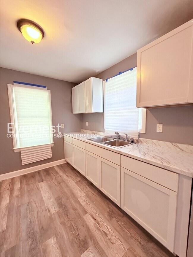 Building Photo - 9460 Wayburn St