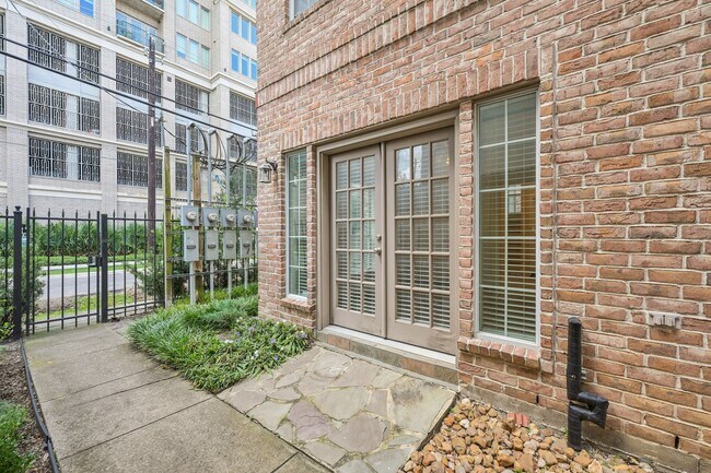 Building Photo - 1515 Oakdale St