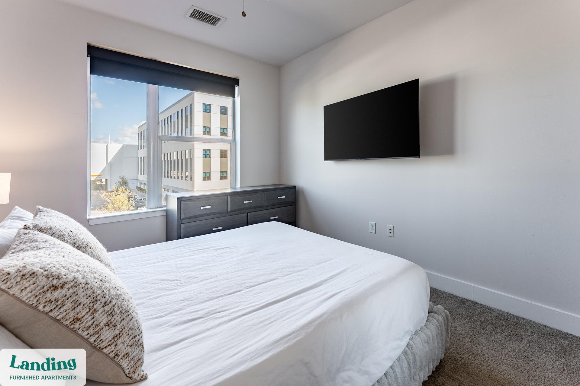 Building Photo - 480 N Orange Ave