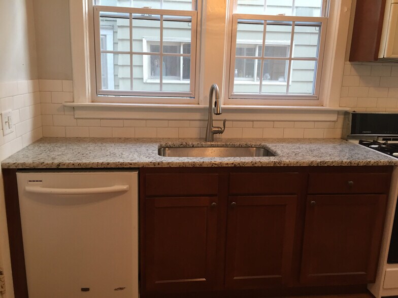 Building Photo - 940 Westcott St