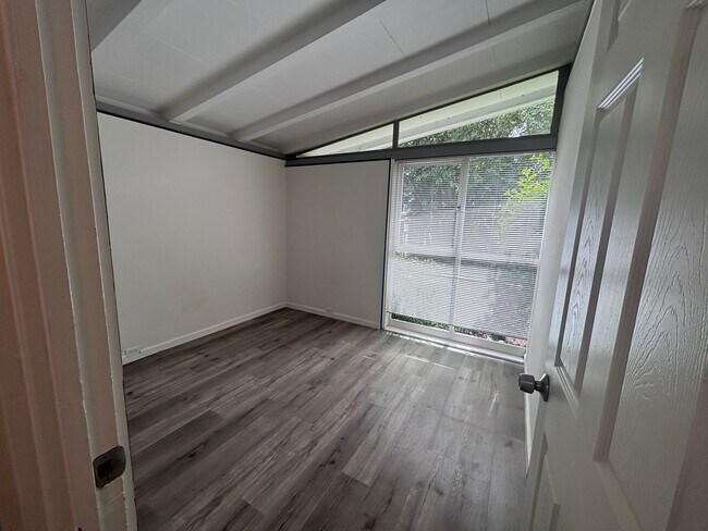 Building Photo - CUPERTINO-charming Eichler house for rent in the heart of Cupertino