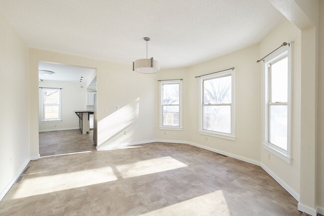 Building Photo - Lincoln