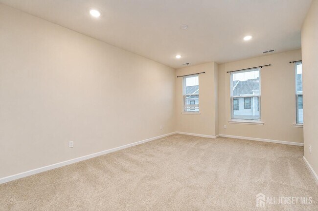 Building Photo - 605 Parker Blvd