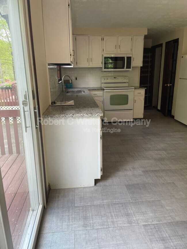 Building Photo - 25 Regency Ct