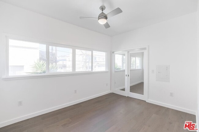 Building Photo - 31 Breeze Ave